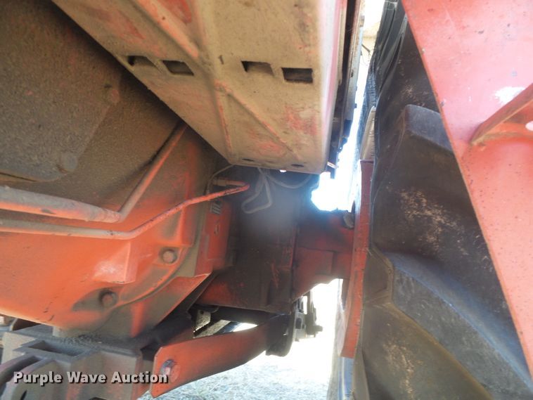 image for item DD0471 Case 1570  tractor