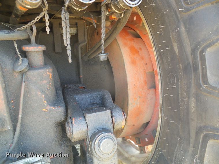 image for item DD0471 Case 1570  tractor