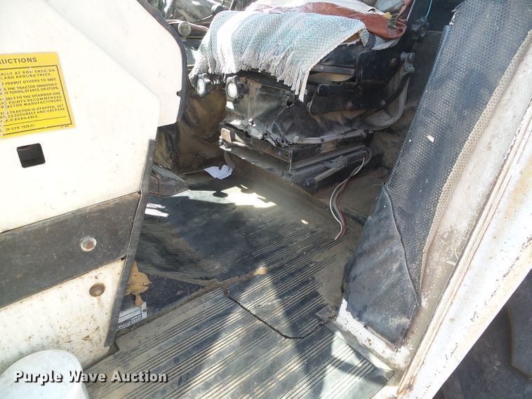 image for item DD0471 Case 1570  tractor