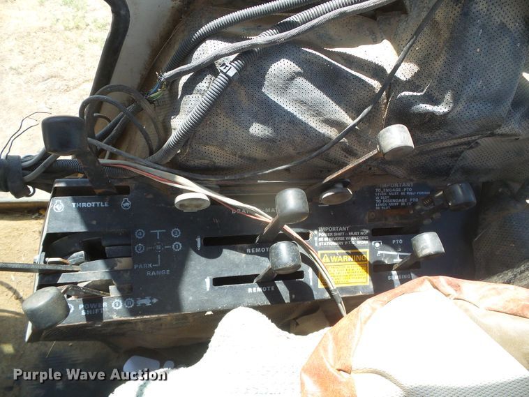 image for item DD0471 Case 1570  tractor