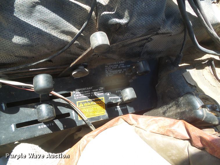 image for item DD0471 Case 1570  tractor