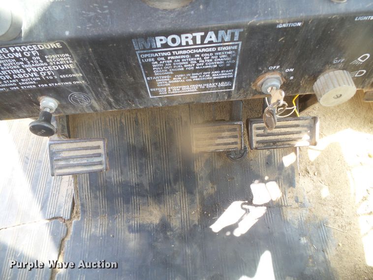 image for item DD0471 Case 1570  tractor