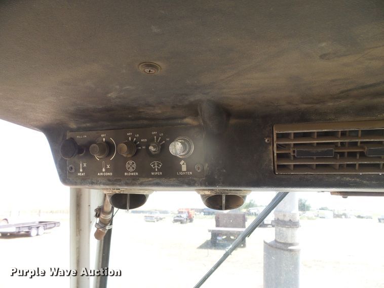 image for item DD0471 Case 1570  tractor