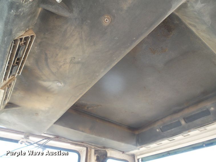 image for item DD0471 Case 1570  tractor