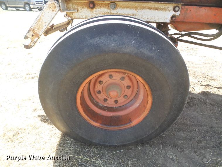 image for item DD0471 Case 1570  tractor