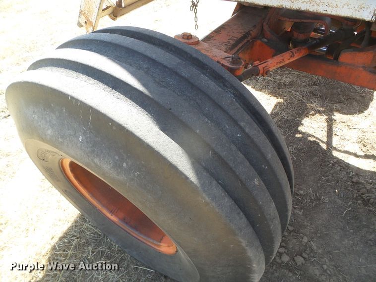 image for item DD0471 Case 1570  tractor