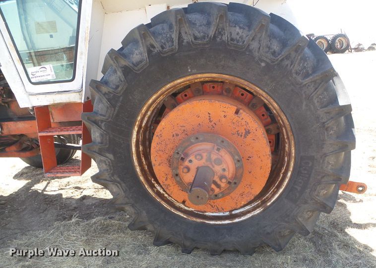 image for item DD0471 Case 1570  tractor