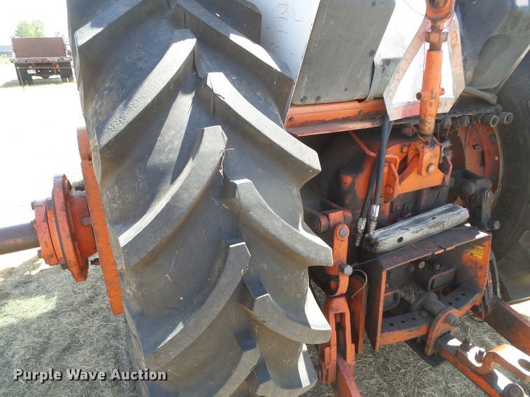 image for item DD0471 Case 1570  tractor