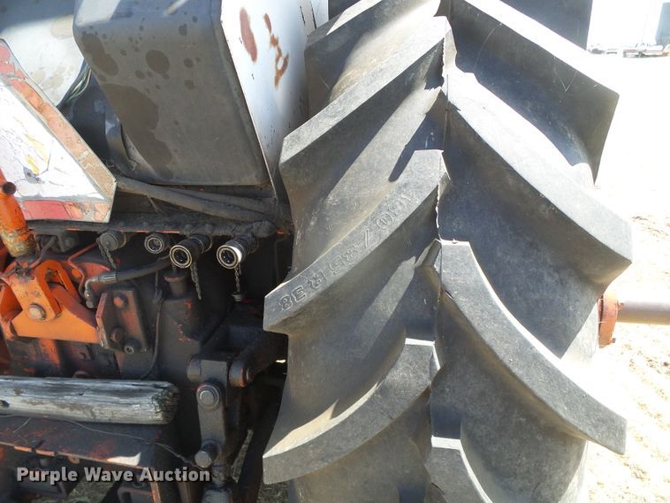 image for item DD0471 Case 1570  tractor