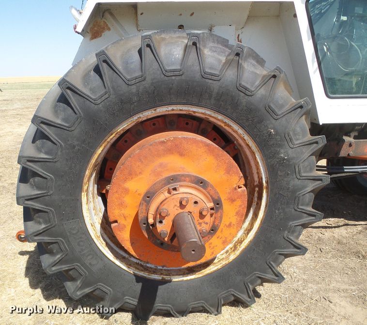 image for item DD0471 Case 1570  tractor