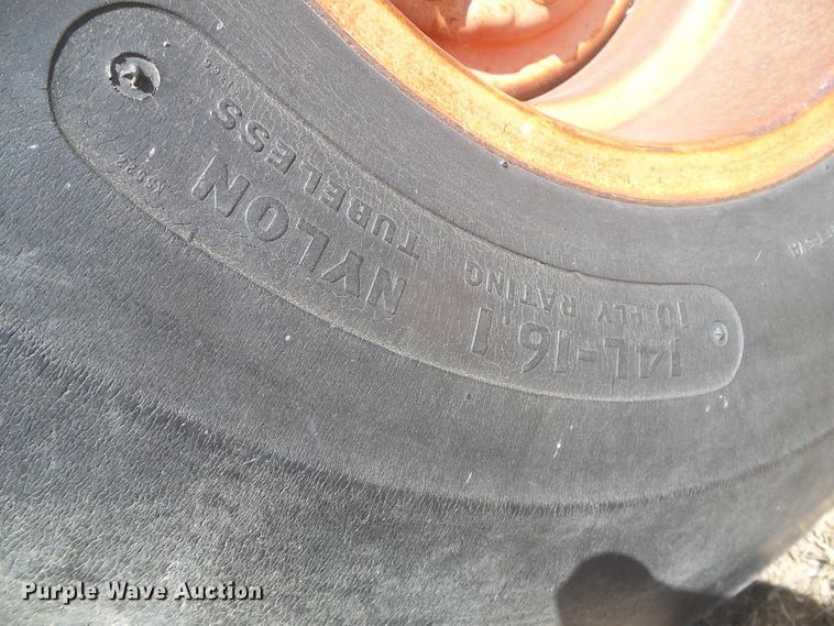 image for item DD0471 Case 1570  tractor