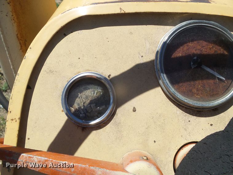 image for item DD0486 Case 210-B-H  tractor