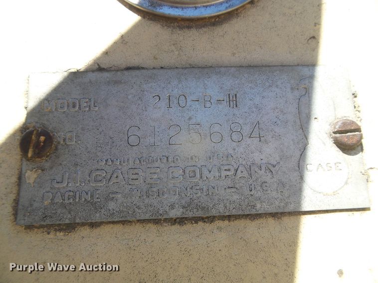 image for item DD0486 Case 210-B-H  tractor