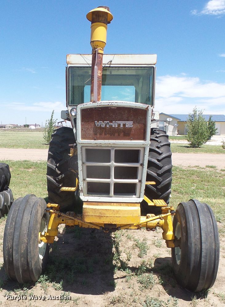 image for item DD0497 Minneapolis Moline G1355  tractor