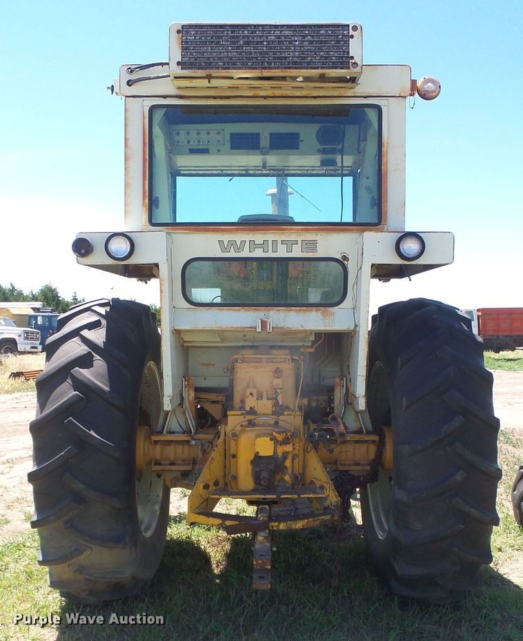 image for item DD0497 Minneapolis Moline G1355  tractor