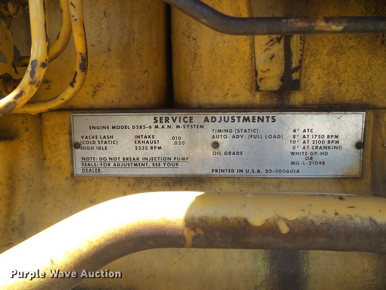 image for item DD0497 Minneapolis Moline G1355  tractor