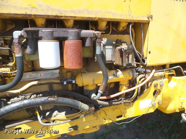 image for item DD0497 Minneapolis Moline G1355  tractor