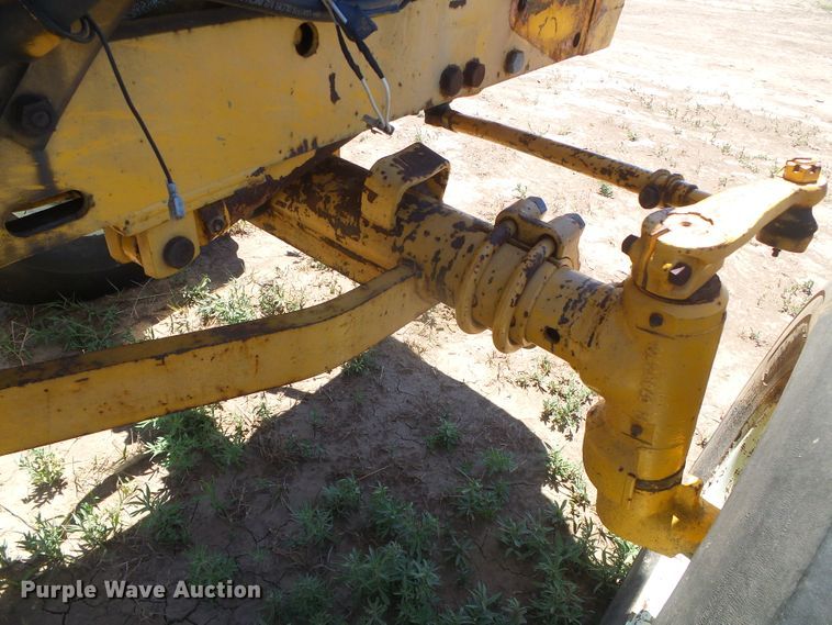 image for item DD0497 Minneapolis Moline G1355  tractor