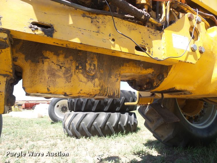 image for item DD0497 Minneapolis Moline G1355  tractor