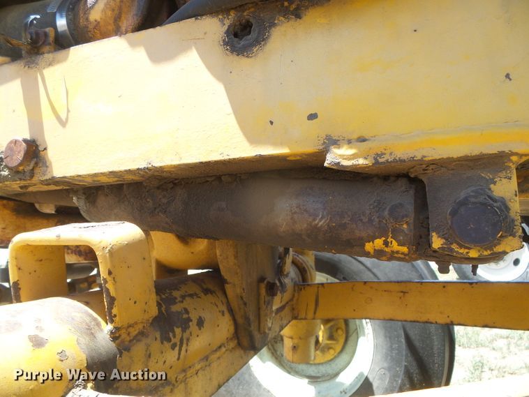 image for item DD0497 Minneapolis Moline G1355  tractor