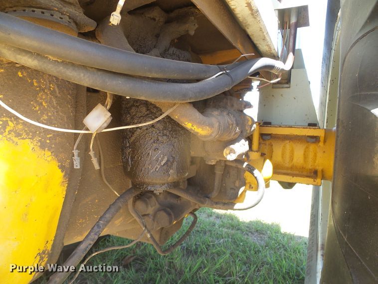 image for item DD0497 Minneapolis Moline G1355  tractor