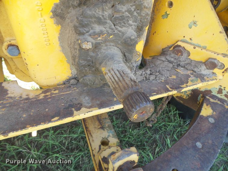 image for item DD0497 Minneapolis Moline G1355  tractor