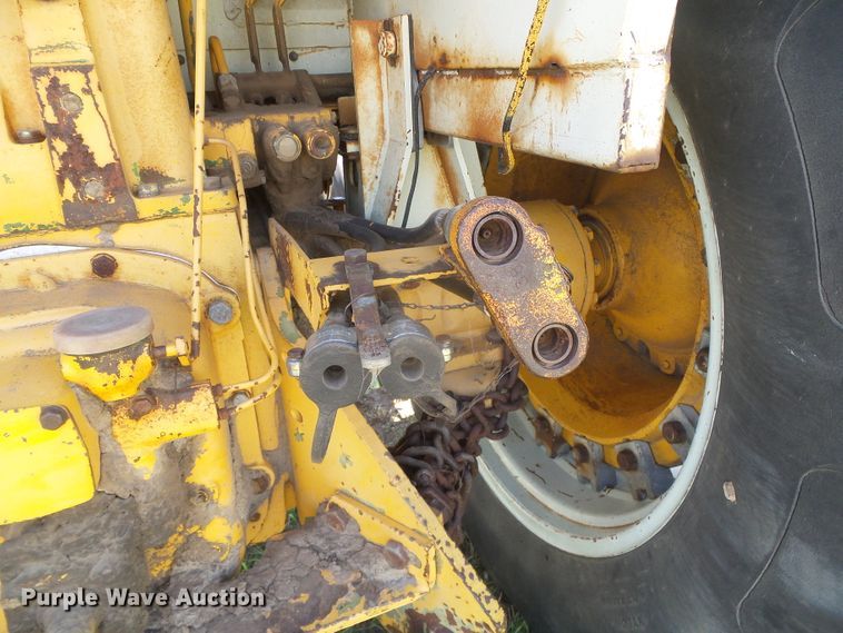 image for item DD0497 Minneapolis Moline G1355  tractor