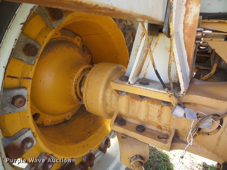 image for item DD0497 Minneapolis Moline G1355  tractor