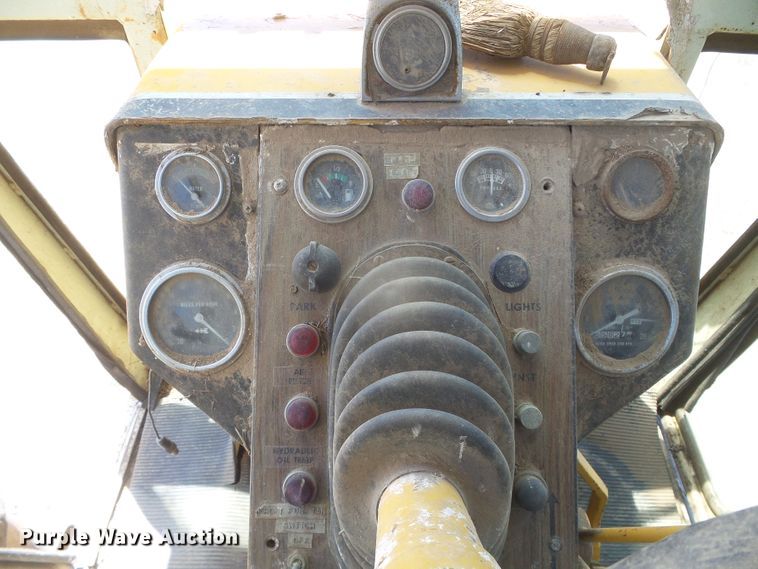 image for item DD0497 Minneapolis Moline G1355  tractor