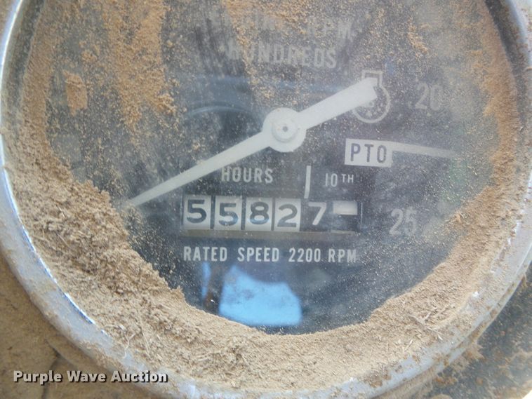 image for item DD0497 Minneapolis Moline G1355  tractor