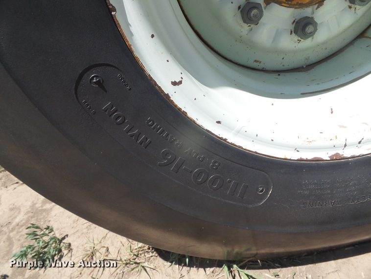 image for item DD0497 Minneapolis Moline G1355  tractor