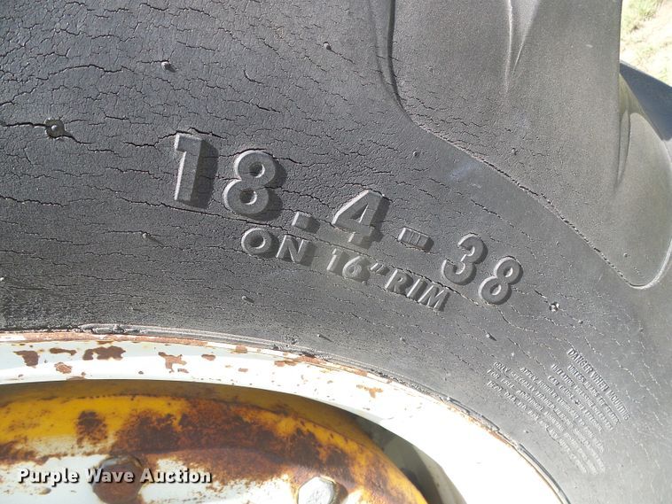 image for item DD0497 Minneapolis Moline G1355  tractor