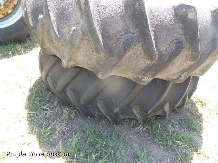 image for item DD0497 Minneapolis Moline G1355  tractor