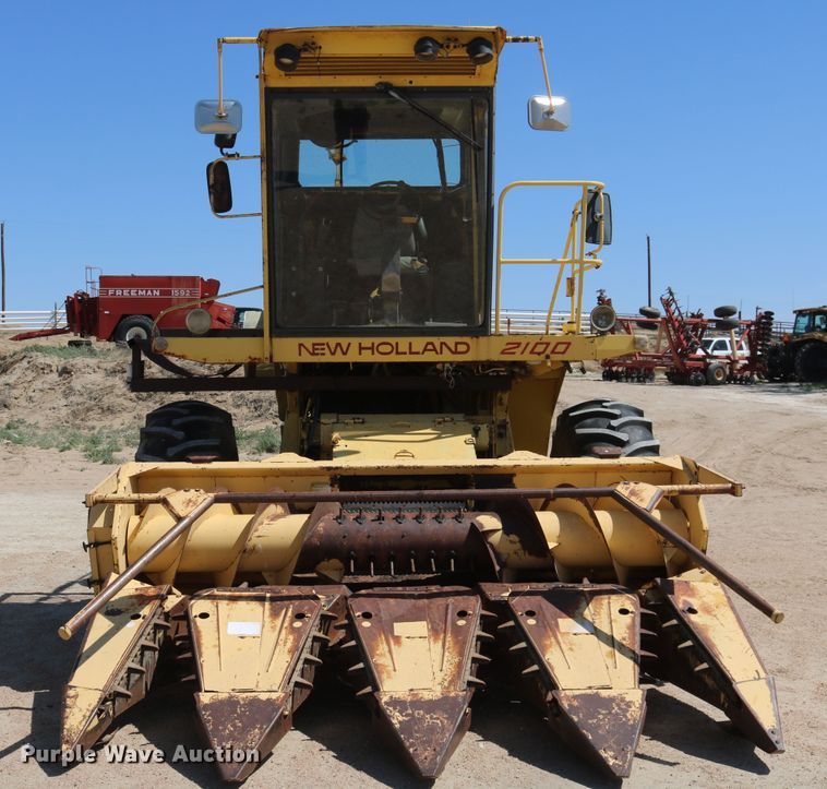 image for item DD5394 1981 New Holland 2100 forage harvester