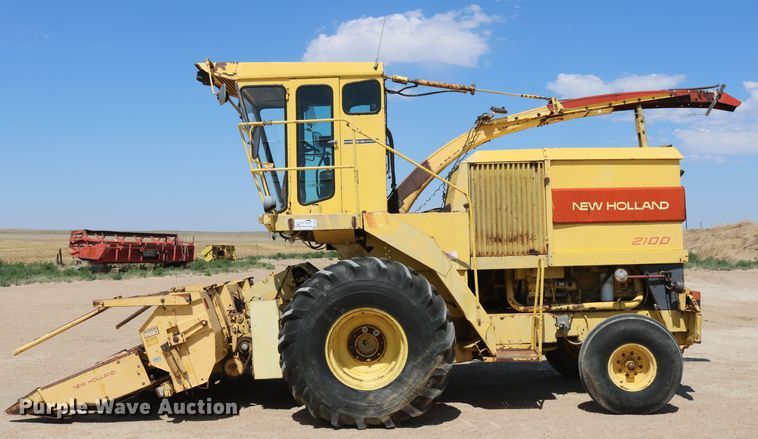 image for item DD5394 1981 New Holland 2100 forage harvester