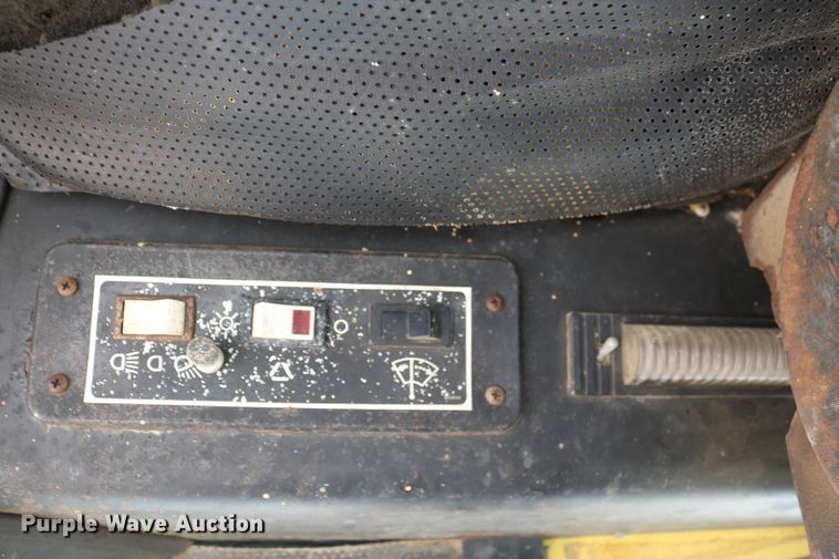 image for item DD5394 1981 New Holland 2100 forage harvester