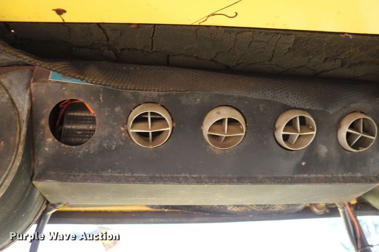 image for item DD5394 1981 New Holland 2100 forage harvester