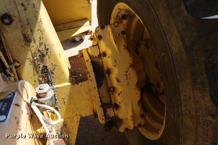 image for item DD5394 1981 New Holland 2100 forage harvester