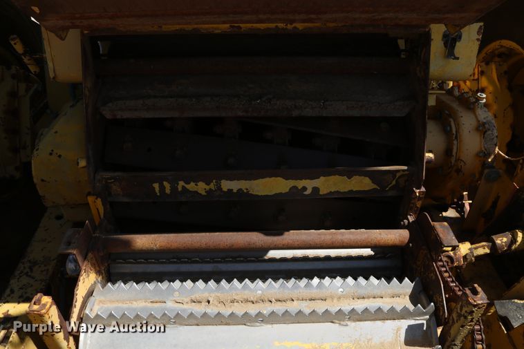 image for item DD5394 1981 New Holland 2100 forage harvester