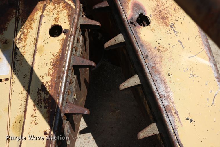 image for item DD5394 1981 New Holland 2100 forage harvester