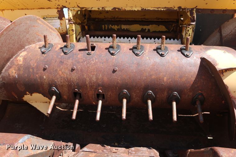 image for item DD5394 1981 New Holland 2100 forage harvester