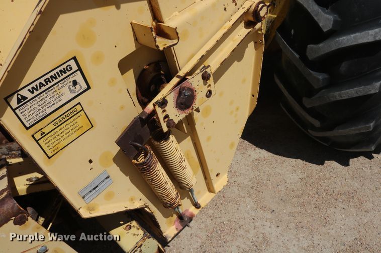 image for item DD5394 1981 New Holland 2100 forage harvester