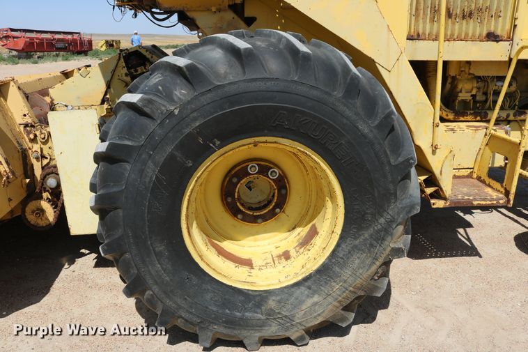 image for item DD5394 1981 New Holland 2100 forage harvester