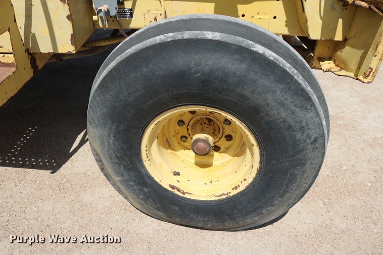 image for item DD5394 1981 New Holland 2100 forage harvester