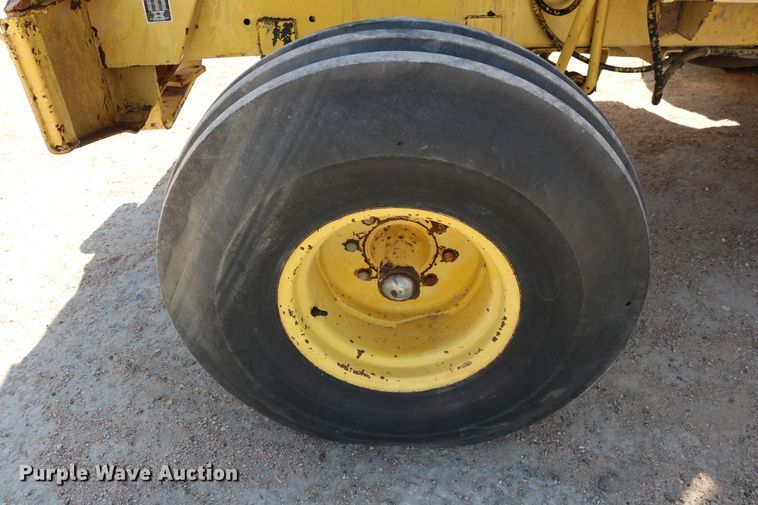 image for item DD5394 1981 New Holland 2100 forage harvester