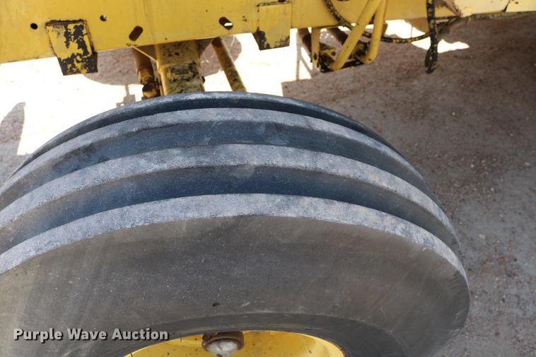 image for item DD5394 1981 New Holland 2100 forage harvester