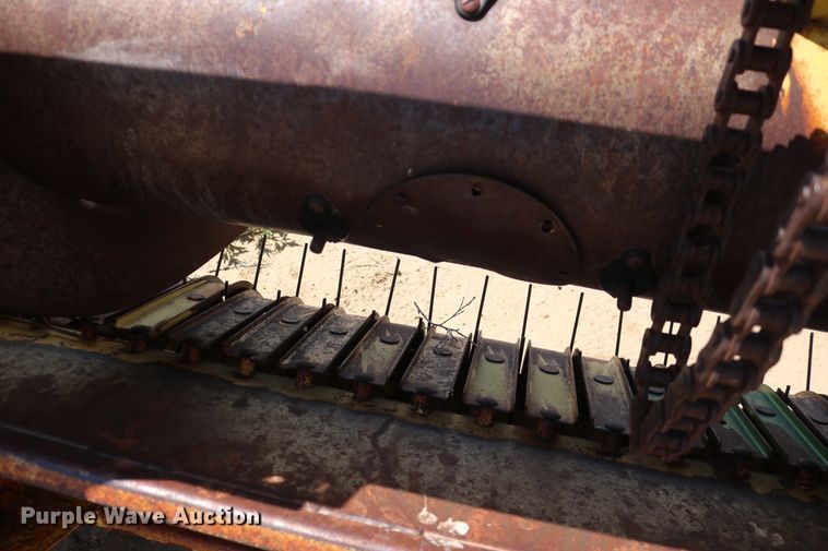 image for item DD5394 1981 New Holland 2100 forage harvester