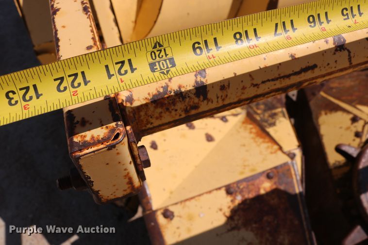 image for item DD5394 1981 New Holland 2100 forage harvester