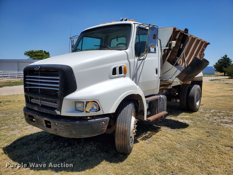 image for item DG0038 1998 Ford L8000  feed mixer truck