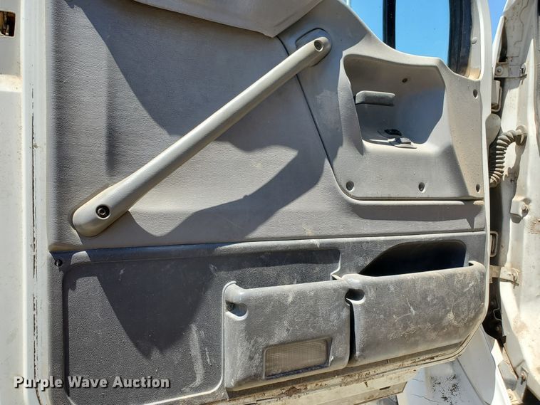 image for item DG0038 1998 Ford L8000  feed mixer truck